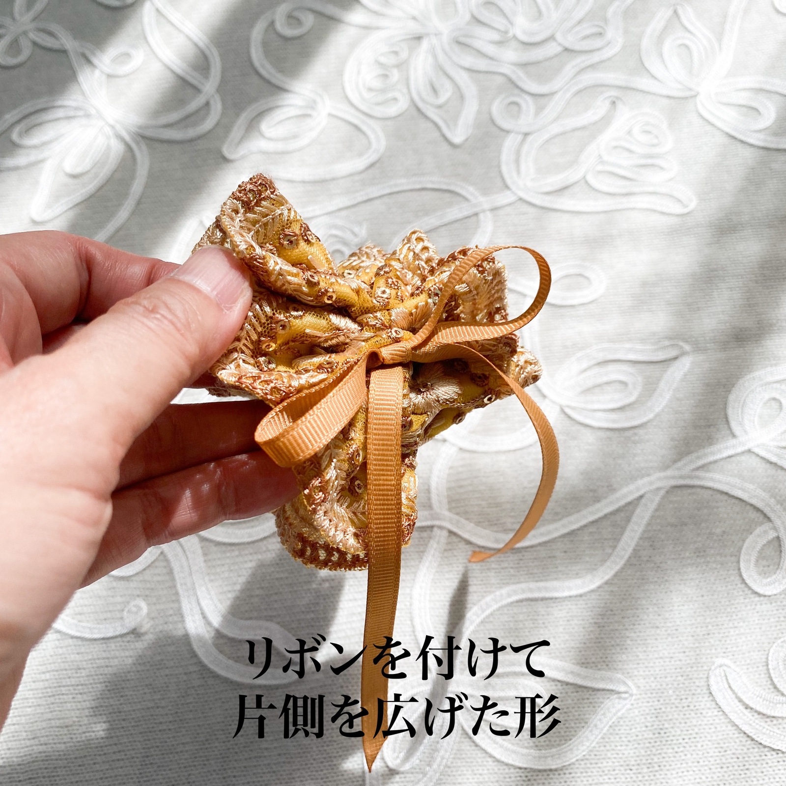 ワンショットシュシュ♥︎草原のシュシュ(イエロー) インド刺繍リボン