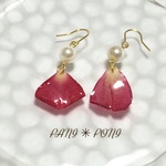 赤い花びら ✳︎ ピアス