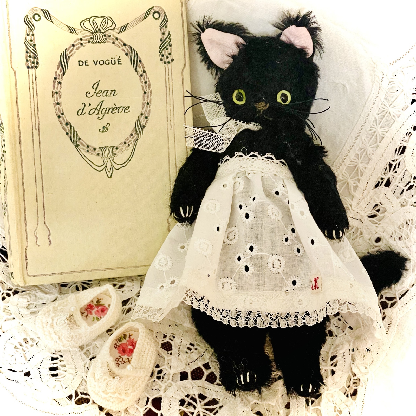 テディキャット アンティークレースのおしゃれ猫ちゃん(=^x
