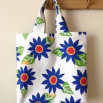 あざやかな青い花deトートバッグ