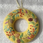 フェルトと刺繍の秋のリース14