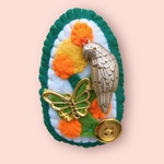 ☆ゴールドがアクセント☆鳥とお花のレトロなブローチ🦅