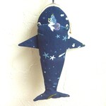クジラポーチ　紺色　深海プリント柄　人魚姫
