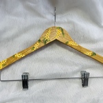 ミモザ柄木製ハンガー1本　トールペイント　ハンドメイド