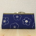 【再販】ブルーの花柄のがま口長財布
