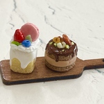 スクエアケーキ¨̮⃝ラウンドチョコナッツケーキ  樹脂粘土 ミニチュアスイーツ ミニチュア ドールハウス