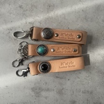 【刻印無料】レザー　レザーキーホルダー　レザークラフト　ヌメ革　名入れギフト　オリジナルキーホルダー　キーリング　プレゼント　プチギフト