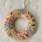 フェルトと刺繍の秋のリース15
