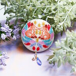  キツネとオーロラ 狐火 -Revontulet- 北欧刺繍くるみボタンブローチ/ヘアゴム