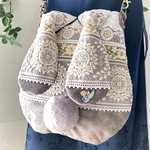 【全面インド刺繍RIBON】革調ライトグレー・紫リボン【大うさぎポシェット】