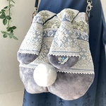 【全面インド刺繍RIBON】革調グレー・ライトブルーリボン【大うさぎポシェット】