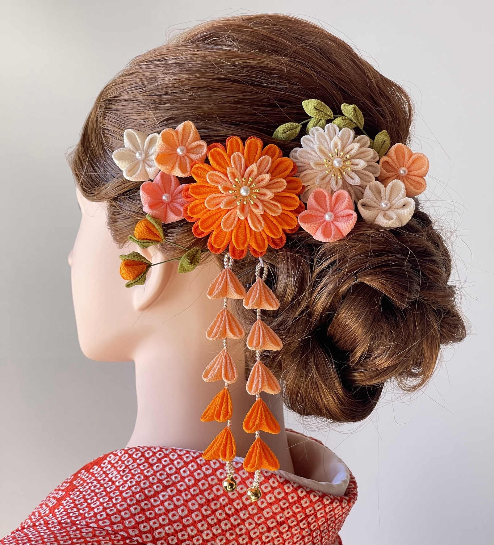 髪飾り170 成人式 卒業式 結婚式 和装 袴 つまみ細工 オレンジ色
