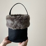 【取り外しOK】ファーアタッチメントで着せかえ帆布トートバッグ/ブラック