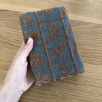 裏 lulu A6   ミナペルホネン の 刺繍生地　文庫本カバー　ブックカバー　読書　栞 はオプションです　