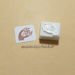 おだんごおんなのこ　指さします：消しゴムはんこ。