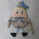 ハンプティ・ダンプティぬいぐるみブローチ