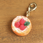 いちごデニッシュのチャーム