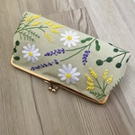ミモザとマーガレットの手刺繍がま口　通帳ケース
