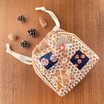 冬支度、熊ちゃんの手パッチワークミニ巾着　リスも後ろでがんばってるよ