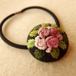 アンティークピンク バラ刺繍 くるみボタンヘアゴム