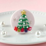 クリスマスツリーケーキ〜ベリー添え〜刺繍ブローチorヘアゴム