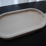 wide tray［0006］