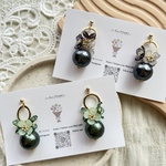 💚【ｺﾞｰﾙﾄﾞ× ｸﾞﾘｰﾝ】コットンパール×フラワーピアス💐