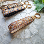 No.190 (ラベンダー)『インド刺繍ハンドストラップ』　キーホルダー　バッグチャーム　スマホストラップ　インド刺繍アクセサリー