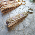 No.196 (アイボリー)『インド刺繍ハンドストラップ』　キーホルダー　バッグチャーム　スマホストラップ　インド刺繍アクセサリー