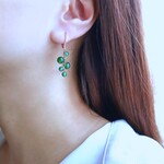 たわわなスグリのようなグリーンオニキスの愛らしいフレンチフックピアス＊金具変更可＊