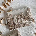 秋冬新作🍂インド刺繍リボンポーチ elegant embroidery écru✨カラビナポーチ　贈り物♡ご自分へのご褒美に♡ 