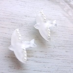 シンプル白い小鳥のピアス（イヤリング）