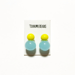 P019 ガラス製ピアス  ゆきだるま  半透明水色×黄色