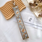 【インド刺繍リボン】ハンドストラップ　スマホショルダー