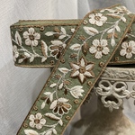 1m [実物のお色味と違う場合があります] インド刺繍リボン　花　インド刺繍　スパンコール　刺繍リボン　リボン　りぼん