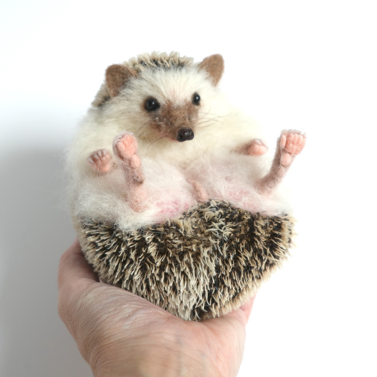 ハリネズミ☆郵便屋さん ちっちゃなハリネズミとドールハウスの世界へ！癒しのハリネズミカフェ