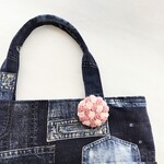ピンクのバラ　刺繍ブローチ