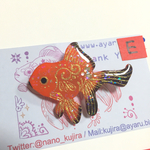 金魚のブローチ