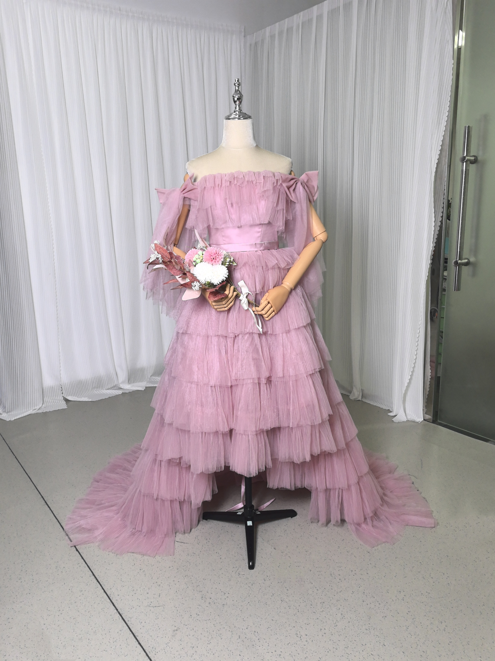 カラードレス オフショルダー ピンク フィッシュテール  チュールスカート デザイン感 披露宴/結婚式