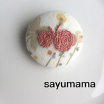 再販☆刺繍☆くるみボタンのブローチ