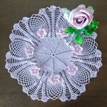 小花サークル・お花のドイリー（薄桃色）　レース編みドイリー