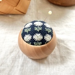 ピンクッション 針山 ♦ 木工房 のウッドボウル チェリー ♦【 いつかの お花 / ネイビー 】