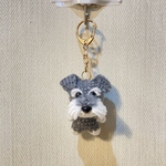  編みぐるみ犬キーホルダー：シュナウザー(ソルト&ペッパー)