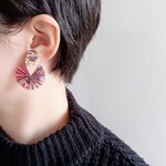 秋乙女の耳飾り《濃紫》｜大人紫の大ぶり和紙フリルピアス(イヤリング)   秋色/紫色/パープル/振袖/卒業式/袴/着物
