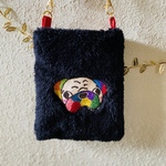 🌈カラフル🌈パグさん刺繍のもこもこスマホポーチ　