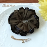 【シフォン・リボン付き・M】透け感のある生地に華やかなリボンを付けたシュシュ☆カーキ/黒（ジルコニアのチャーム付き）