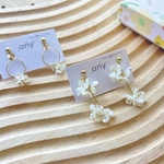 繊細さん　シンプル　お花　ピアス／イヤリング