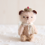 約10cm ジャーマンモヘアの小さなクマさんのぬいぐるみ