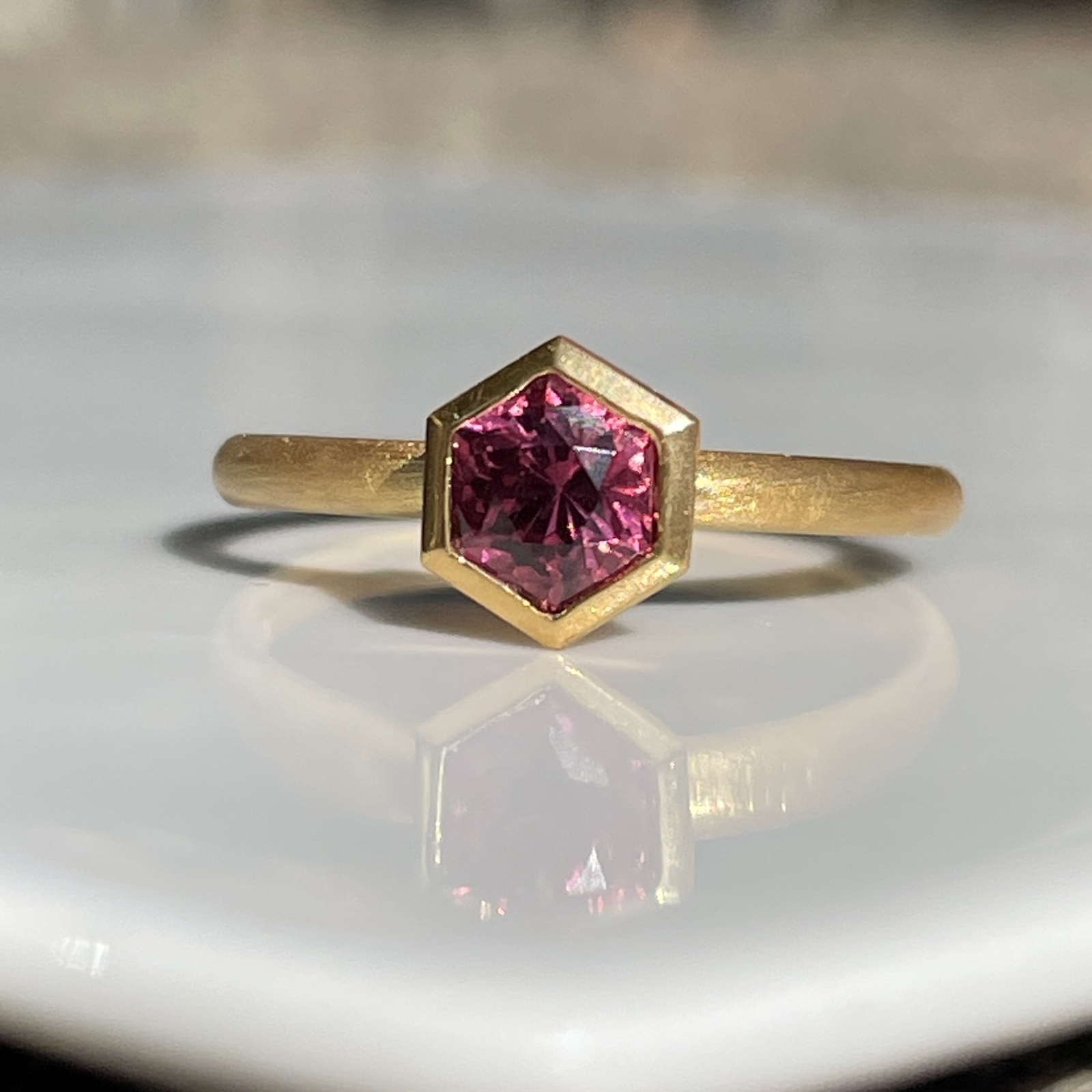 ロードライト　ガーネット　ヘキサゴンカット0.8ct　スタッズ石座　シルバーSV925リング