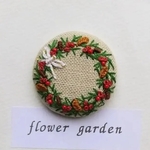 ビーズ刺繍くるみボタン(ヘアゴム/ブローチ)クリスマス
